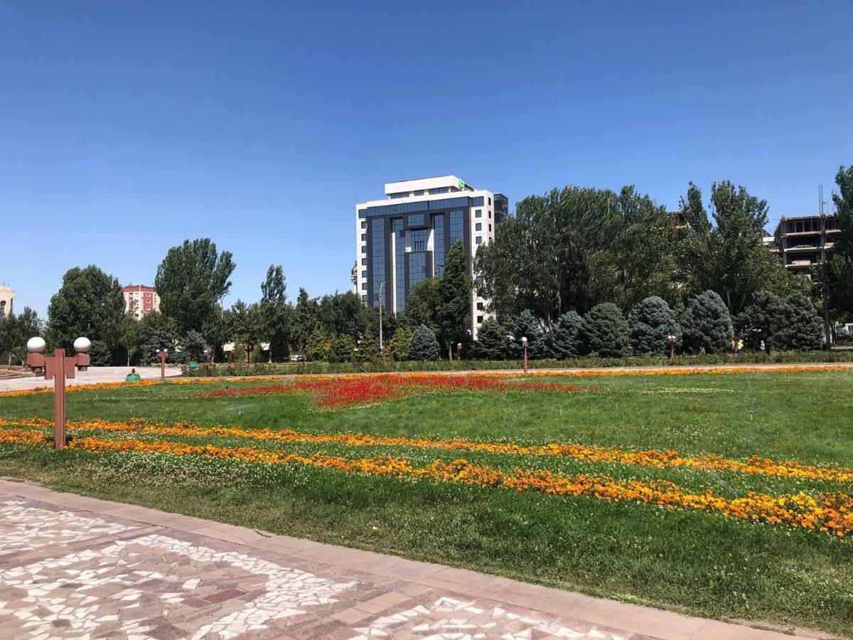 Downtown Homestay Bishkek Exterior foto